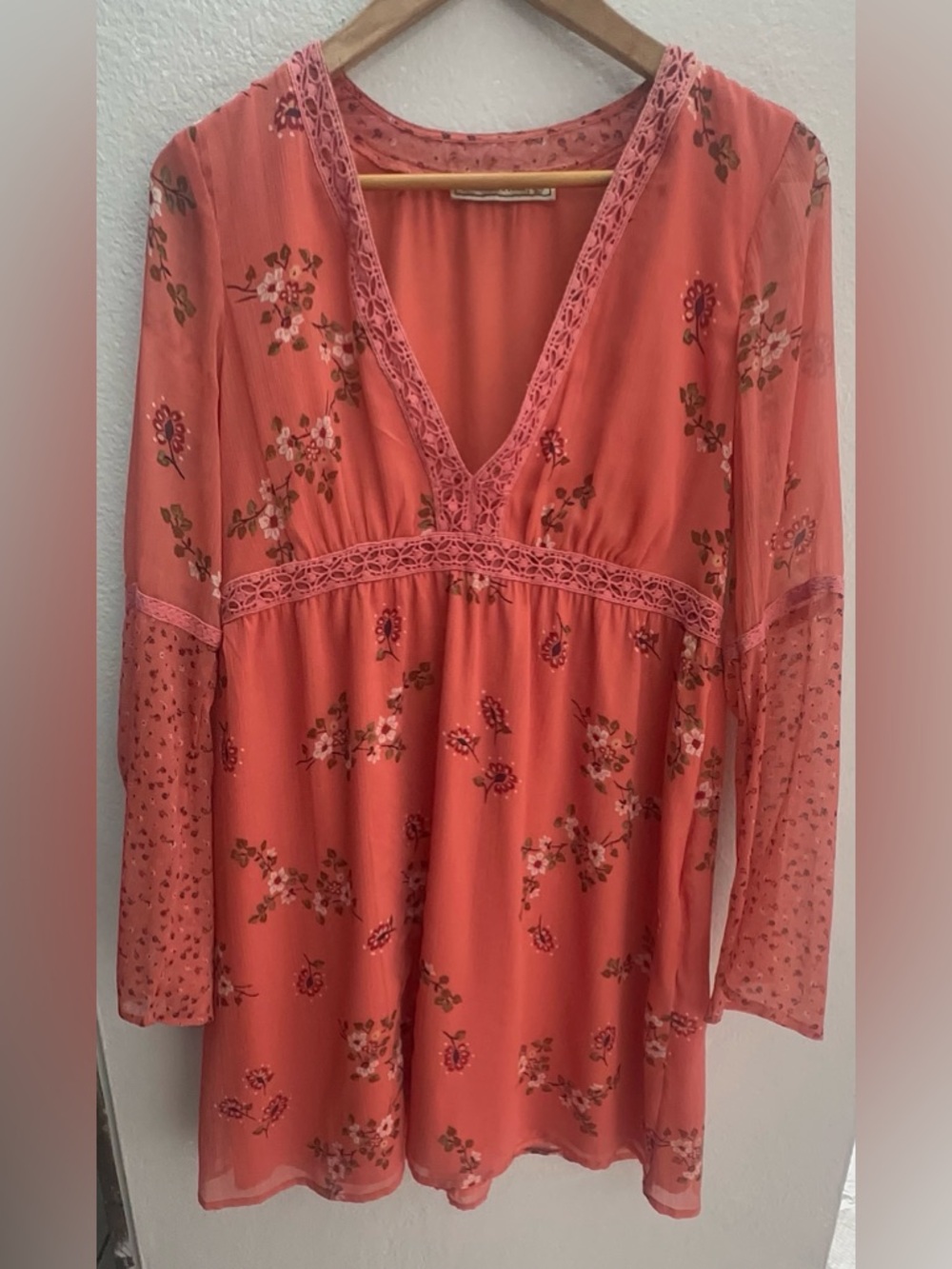 Abercrombie & Fitch Coral Floral V-Neck Lace-Trim Dress